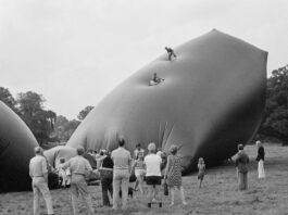 Tentoonstelling opblaaskunst in Van Eesterenmuseum