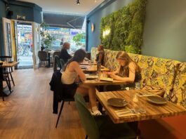 Rendang eten bij Warna Baru in Oud-West