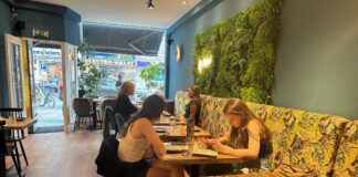 Rendang eten bij Warna Baru in Oud-West