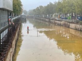 Parkeergarage verdwijnt langzaam onder water