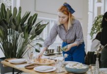 Chef in Houthaven eert heksen met diners van lokale planten