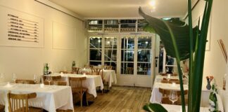 Deze bistro bij Westerpark drijft op bitterballen en champagne