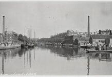 Vrachtschepen langs de Jacob Catskade in 1917