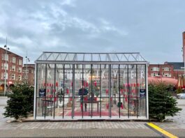 Een kaarsje branden in de kas op het Mercatorplein