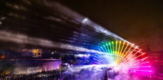 Lichtshow Museumplein en vuurwerkshow Sloterplas luiden 2024 in
