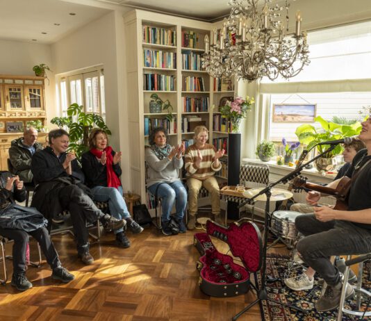 Gluren bij de Buren: gratis optredens in huiskamers West