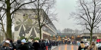 Lange rijen bij afscheidsweekend club De School