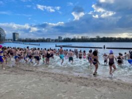 Frisse start 2026 met nieuwjaarsduik in Sloterplas