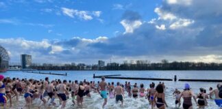 Frisse start 2024 met nieuwjaarsduik in Sloterplas