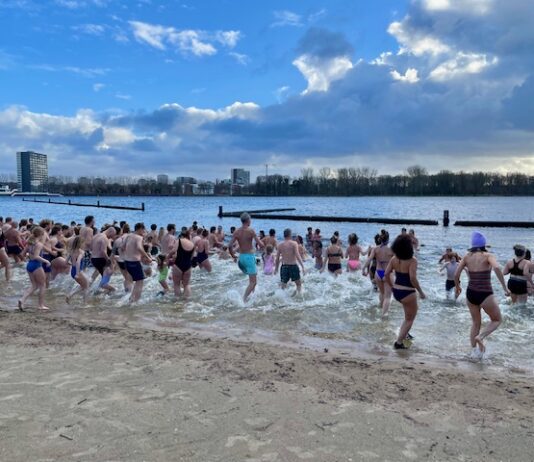 Frisse start 2026 met nieuwjaarsduik in Sloterplas