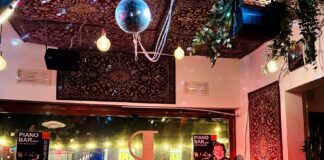 Uit je dak rond de piano bij Plan West in De Baarsjes