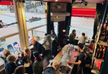 Bar Billie in Oud-West laat je wegdromen bij discomuziek