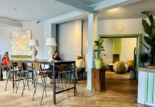 Bij Dorus lunch je met brood van Loof tussen moderne kunst