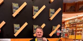 Op de bank bij Hoogstins: Don Duyns, toneelschrijver, kunstschilder en regisseur