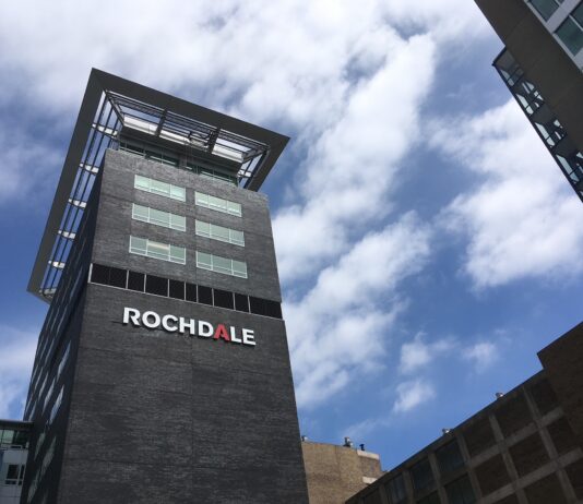 Rochdale ontdekt fraude en zegt vertrouwen op in bestuur bewonersraad