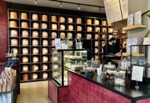 Teabar T’s in De Baarsjes lanceert theezakjes van eigen merk