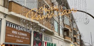 Straatdecoratie rond Plein ’40-’45 bij begin ramadan