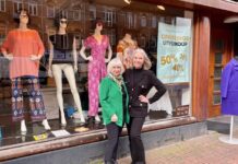 Kledingboetiek en ‘buurtcentrum’ Jacqueline stopt na 40 jaar: ‘Klap voor Amsterdam’