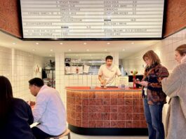 Larry’s gestoomde broodjes vliegen nu al de tent uit