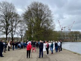 Protest tegen plannen nieuwbouw theater Meervaart Sloterplas