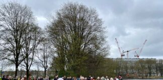 Protest tegen plannen nieuwbouw theater Meervaart Sloterplas