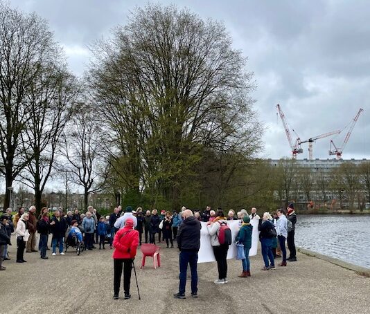 Protest tegen plannen nieuwbouw theater Meervaart Sloterplas