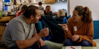 Kom naar het vrijwilligerscafé Taal & Digitaal in de OBA Mercatorplein op 28 maart