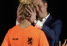 De Kus: relatiekomedie geïnspireerd op meest besproken kus van 2023