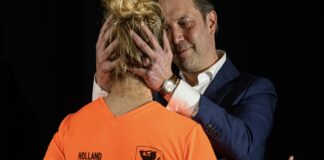 De Kus: relatiekomedie geïnspireerd op meest besproken kus van 2023