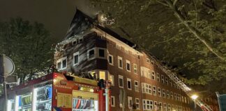 Grote woningbrand en brandende auto’s in De Baarsjes