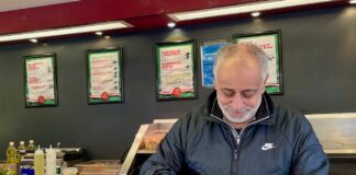 Veel steun voor falafelmaker die na brand bijna alles kwijt is