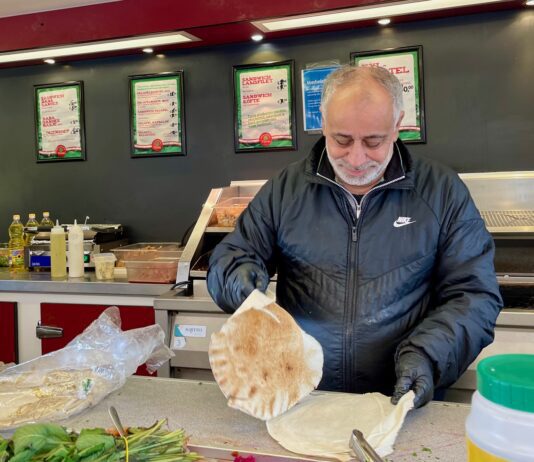 Veel steun voor falafelmaker die na brand bijna alles kwijt is