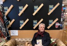 Op de bank bij Hoogstins: Nico Dros, schrijver