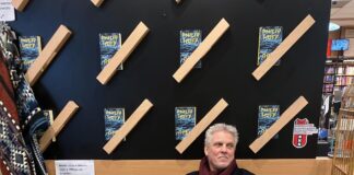 Op de bank bij Hoogstins: Nico Dros, schrijver