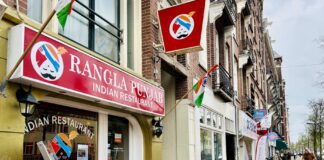 Kokosbrood soppen in curry’s van Rangla Punjab