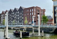 Eindelijk wandelen over de Wisbybrug in Houthaven