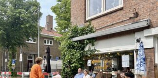 Vegan taartjes en matcha pancakes eten bij Iets Aparts in De Baarsjes