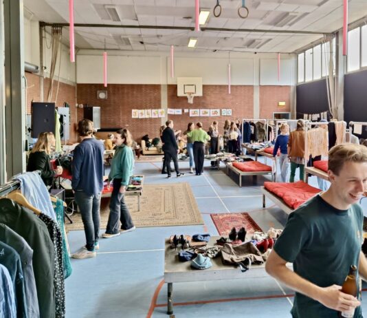 Het kledingruilfeestje van Jelly (ex-Piet de Gruyter) en vriendinnen