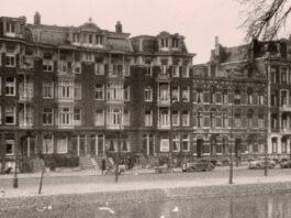 Nassaukade zonder auto’s langs het water