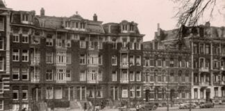 Nassaukade zonder auto’s langs het water