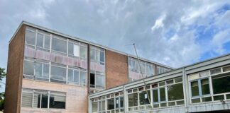 Zorgen over verval monumentaal schoolgebouw Bos en Lommer