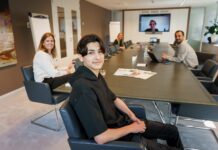 Organisatie uit De Baarsjes maakt jongeren weer voor één dag ceo