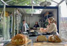 Vers brood gebakken op biogas nieuwe broodvergister