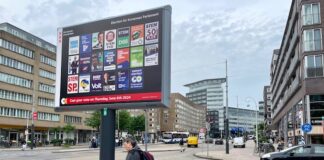 GroenLinks-PvdA grootste in Amsterdam Bord met posters van politieke partijen op de Bos en Lommerweg. (Foto De Westkrant)
