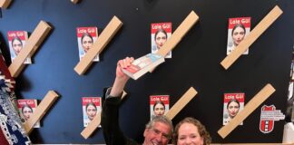 Op de bank bij Hoogstins: Tom en Josephine Jongbloed, @ommetjemettom