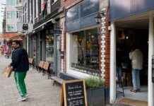 Bakkerij en wijnwinkel moet tafeltjes weghalen na dreiging boete