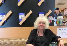 Op de bank bij Hoogstins: Anja Meulenbelt, publiciste, schrijfster en politica