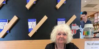 Op de bank bij Hoogstins: Anja Meulenbelt, publiciste, schrijfster en politica