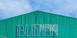 Actrice Willy van der Griendt en museumdirecteur Jorn Konijn in Buitengasten