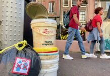 Sticker tegen rommel door statiegeldinzamelaars